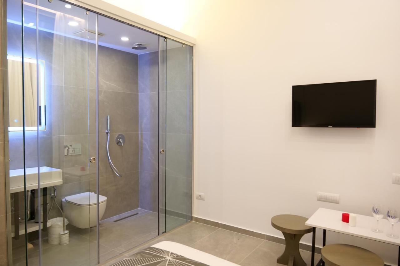 Nili Deluxe Hotel Sarandë
