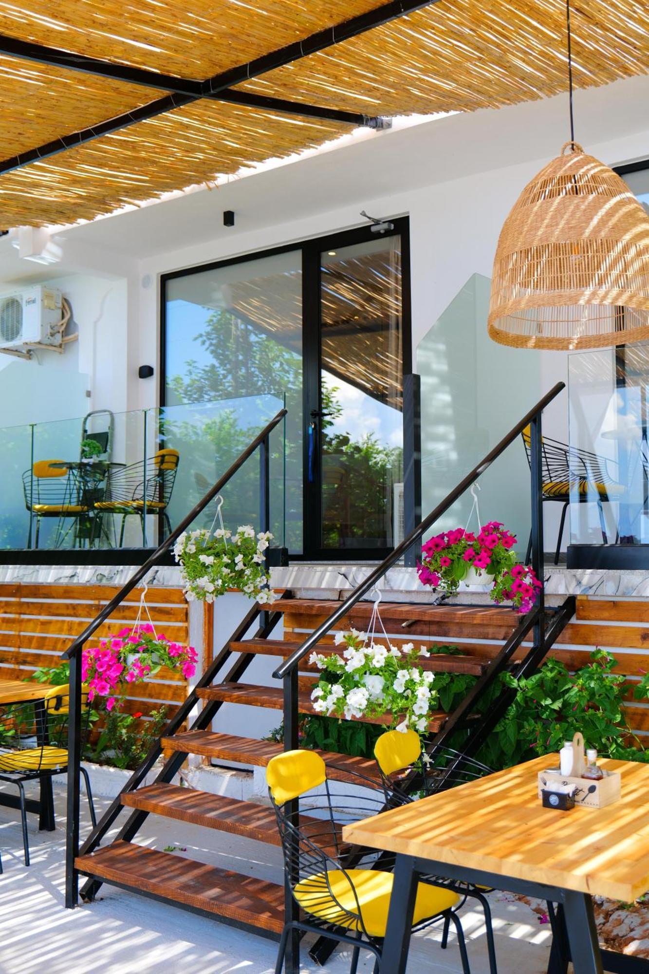 Nili Deluxe Hotel *